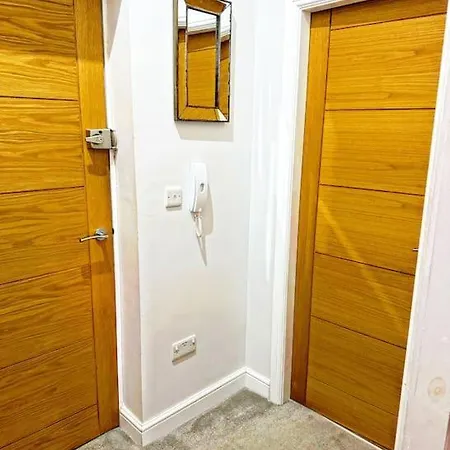 Town Centre Apartment *