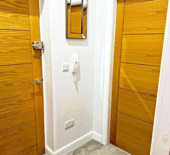 Town Centre Apartment *